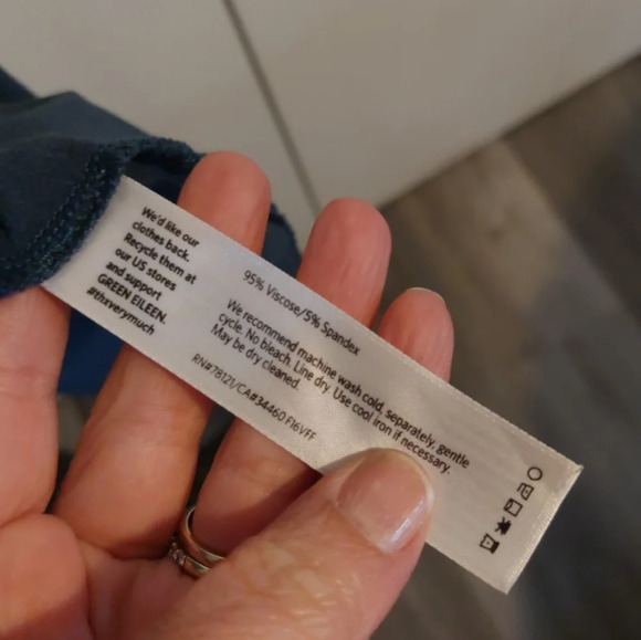 Eileen Fisher Longsleeve Blouse Top lightweight Asymmetric hem blue XS - Picture 8 of 8